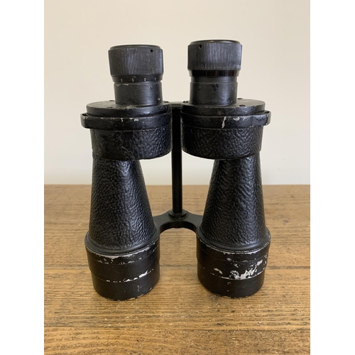 166 - A pair of unmarked WW2 German binoculars with good optics