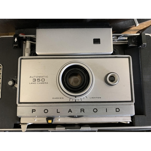 179 - A Polaroid camera 350 automatic 1969-1971, comes in case with lots of original Polaroid accessories