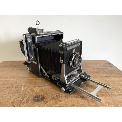 181 - A Graflex Speed Graphic camera, comes with two photographic plates