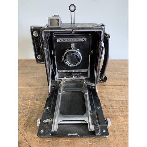 181 - A Graflex Speed Graphic camera, comes with two photographic plates