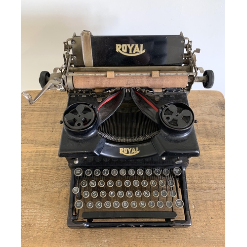 285 - A U.S.A. made Royal typewriter, made between 1914-1923, after this date the open side panels were re... 