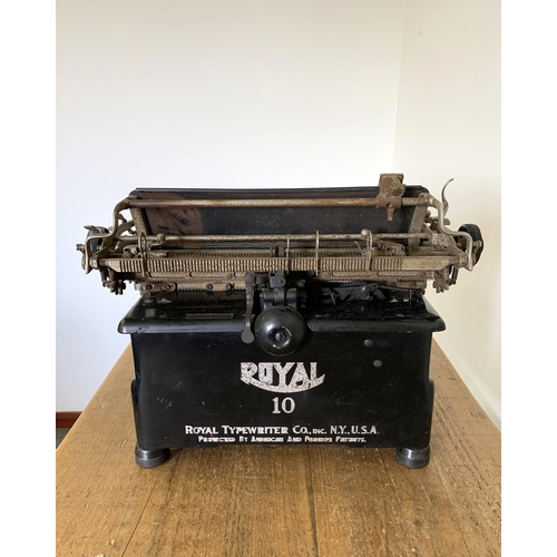 285 - A U.S.A. made Royal typewriter, made between 1914-1923, after this date the open side panels were re... 