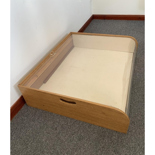 307 - A large wooden framed table top/stall holder display case with curved perspex lid, 30 1/2