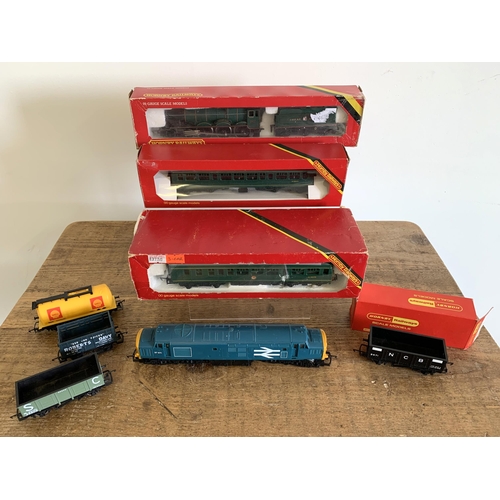 322 - A vintage boxed Hornby GWR Hall Class loco OO gauge R761 (box as found), a Hornby Class 37 loco and ... 