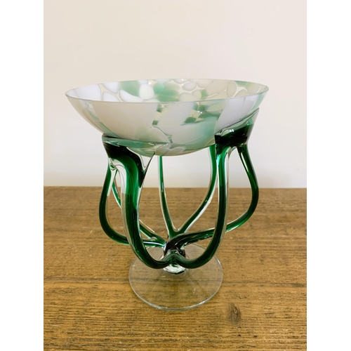 48 - A decorative Art Nouveau style glass dish, approx. 7