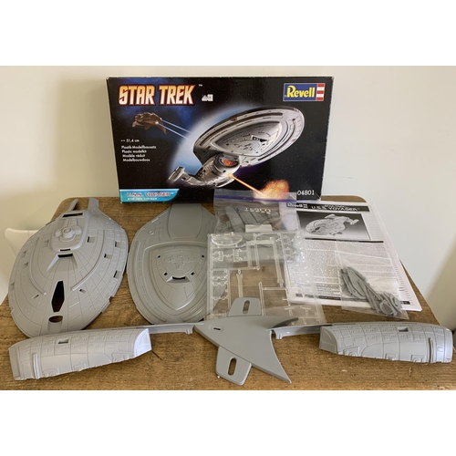 54 - Two boxed Revell Star Trek models, U.S.S. Voyage and U.S.S. Enterprise NCC-1701 (boxes with signs of... 