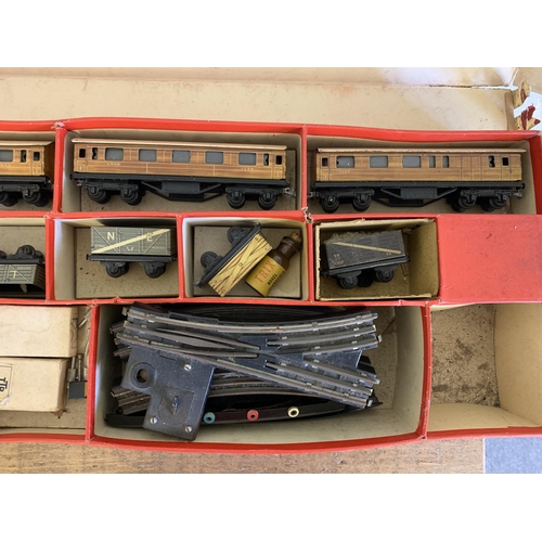 61 - A vintage boxed 'TTR Trix Twin Railway' set, includes engine, carriages, track and accessories (play... 