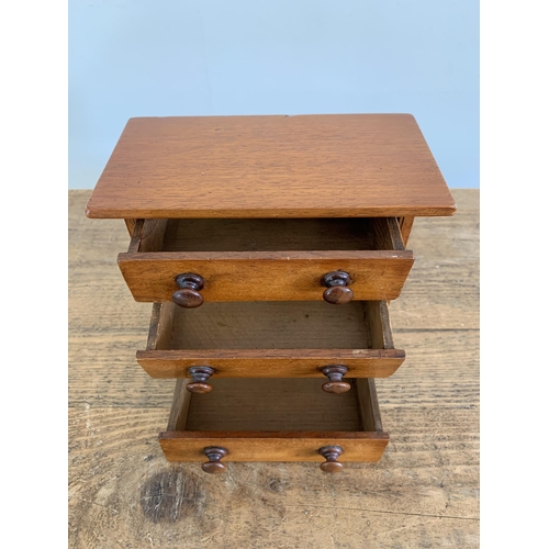 66 - A small mahogany three drawer jewellery chest or trinket chest, 6 3/4