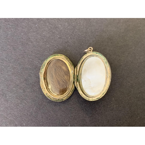 116 - A yellow metal (although marked on top ring) and paste stone set pendant, weight approx. 1.5g plus a... 