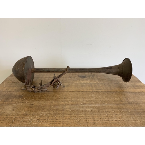 147 - A large circa 1930's (possibly Sparton Tornado) car or truck horn with mounting bracket and residue ... 