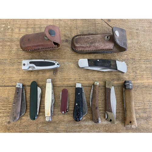 16 - Ten vintage pocket and pruning knives (all in used condition)