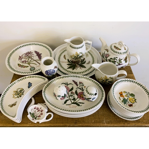 262 - A good selection of Portmeirion Botanic Garden pattern china including a teapot, jug, six bowls, six... 