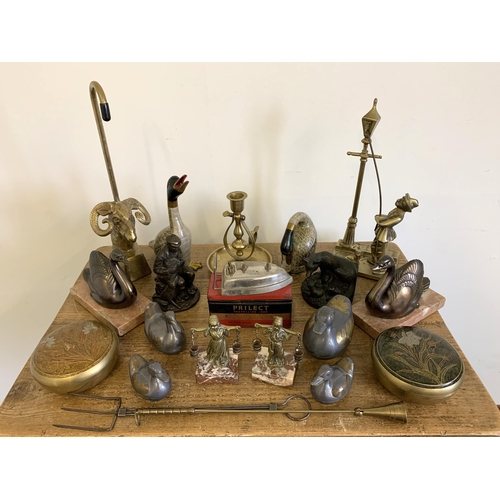 265 - A selection of mixed mainly metalware including a brass lamplighter, gimble candlestick, ducks etc