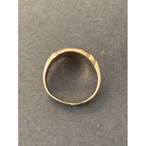 63 - An early 20th Century North Irish horse 'gold shell' ring, approx. size N 1/2 (wear to metal and old... 