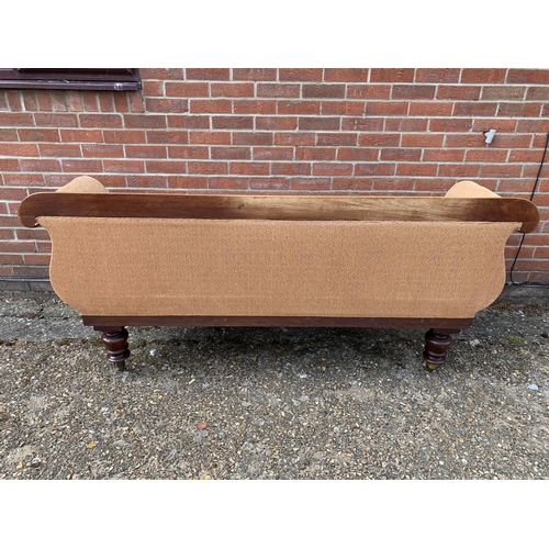 422 - An early 20th Century sofa, 78