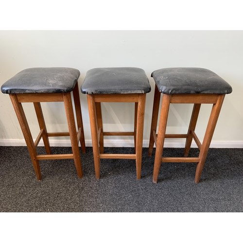 423 - Three vintage stools, 22