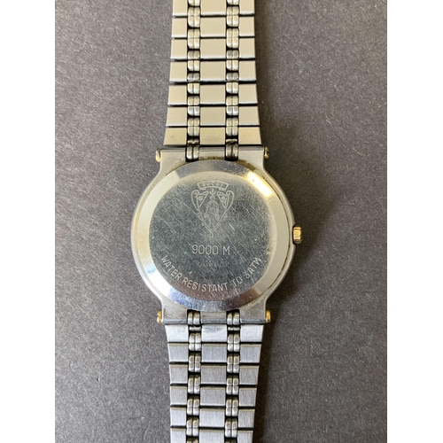 332 - A Gucci gents quartz wristwatch (bezel as found)