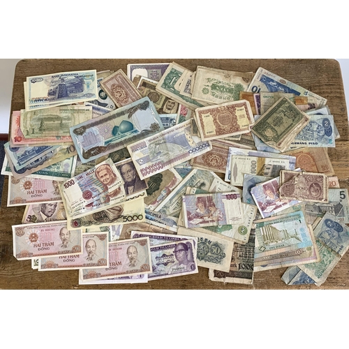 104 - A large collection of world banknotes, all circulated condition