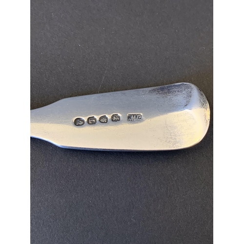 107 - A Georgian hallmarked silver fish slice with pierced decoration, London 1806, maker Thomas Wallis 2n... 