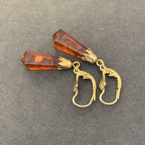 124 - A pair of 835 gold earrings with amber style stones, weight approx. 2.2g