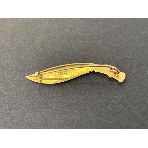 130 - An 18ct gold Kukri brooch, weight approx. 3g