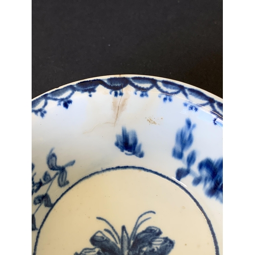 140 - Lowestoft porcelain small patty pan, typically flowered with blue and white decoration (hairline cra... 