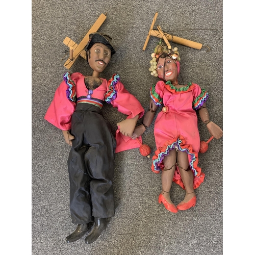 161 - A pair of vintage carved and painted wood puppets of Spanish flamenco dancers in costume, approx. 22... 