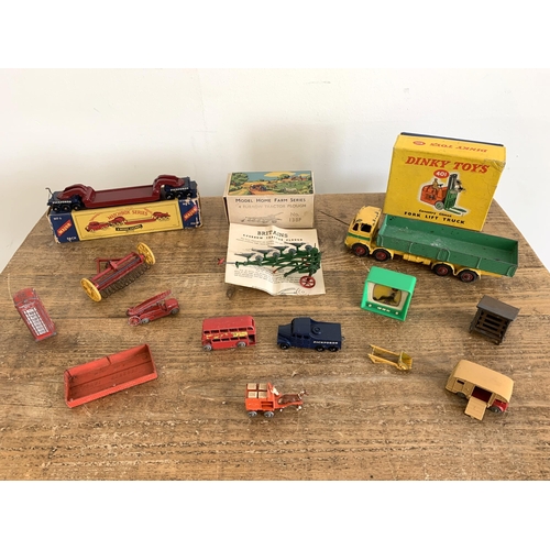 177 - A mixed lot of vintage tin plate items including Matchbox Major No.6 transporter (box as found), box... 