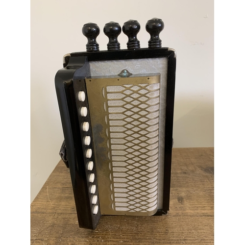 195 - Circa 1960's Hohner Melodeon in the key of 'C', comes in original card box (mild signs of use)