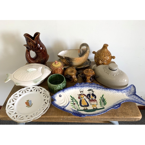 290 - A box of mixed ceramics, many fish themed including a Shorter & Son tureen, two Szeiler dripping pot... 