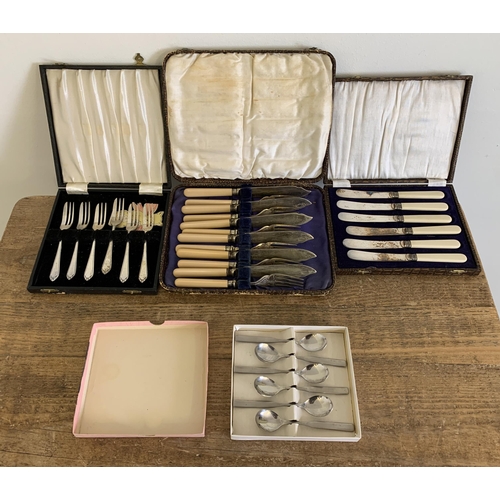 306 - A good selection of silver plated cutlery including pistol grip, rat tail and cased examples