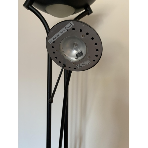 372 - A double head adjustable lamp