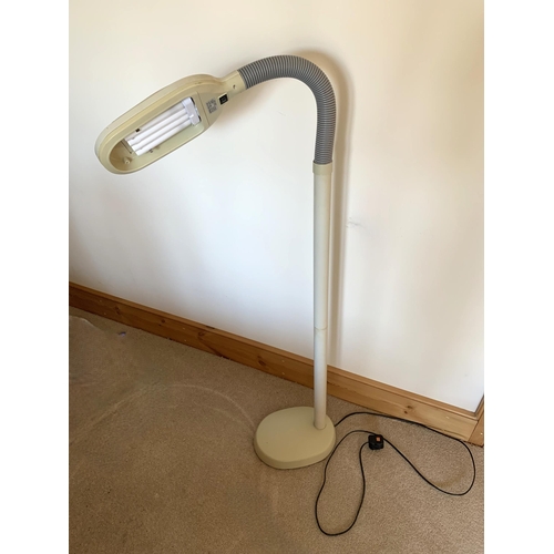 381 - An adjustable reading lamp