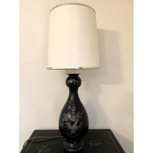 395 - An Oriental metal inlaid base table lamp decorated with birds, complete with shade, 34 3/4