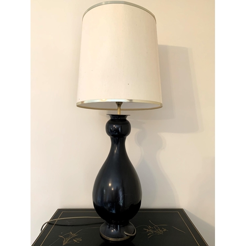 395 - An Oriental metal inlaid base table lamp decorated with birds, complete with shade, 34 3/4