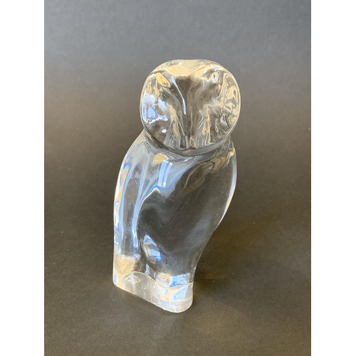 86 - A Baccarat France glass owl, 4