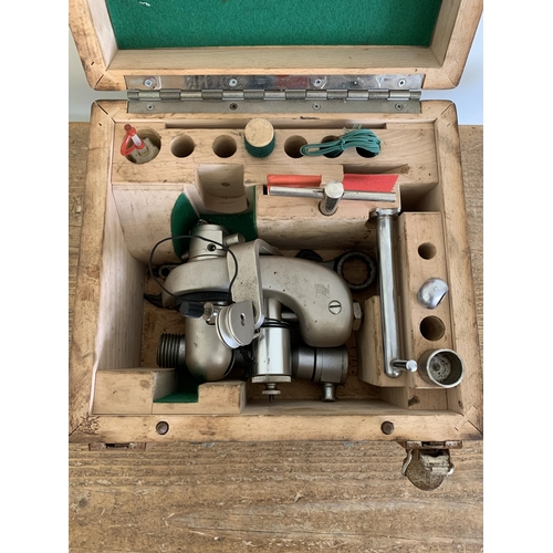 28 - A vintage cased H.Maihak A.G. Hamburg engine cylinder pressure indicator for diesel engines (one cat... 