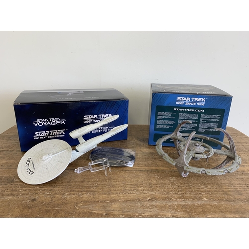 39 - A boxed Eaglemoss Ltd U.S.S. Enterprise model together with the gold finish plaque, boxed Deep Space... 