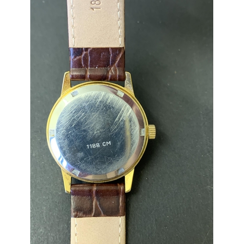 202 - A vintage Bravingtons Wetrista wristwatch on brown leather strap, 32mm dia (minor scuffs on crystal,... 