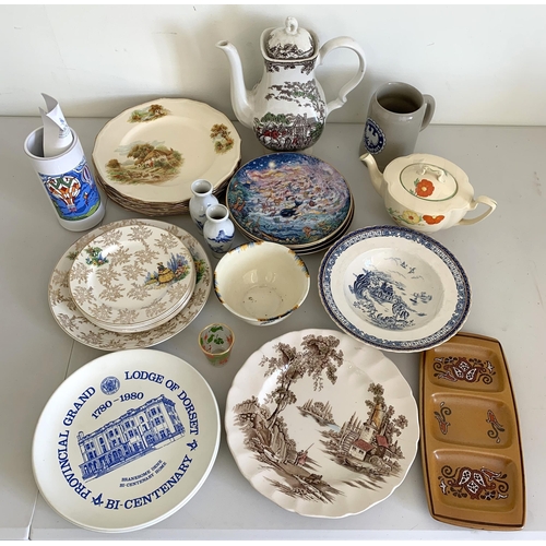 172 - A box of mixed ceramics including Franklin Mint collectors plates, Myott Country Life coffee pot, pl... 