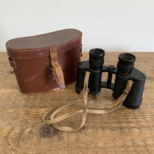 201 - A private purchase set of WW2 binoculars by Taylor-Hobson, dated 1943, No.2 Mk III x 6, with good op... 