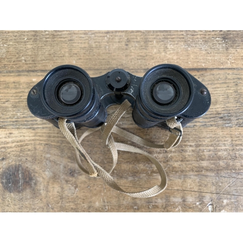 201 - A private purchase set of WW2 binoculars by Taylor-Hobson, dated 1943, No.2 Mk III x 6, with good op... 