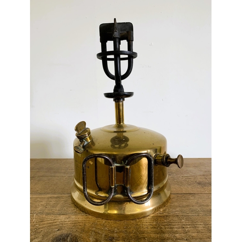 209 - An early 20th Century Swedish brass 'Aktiebolaget Optimus' kerosene lamp, 14