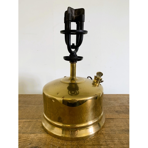 209 - An early 20th Century Swedish brass 'Aktiebolaget Optimus' kerosene lamp, 14