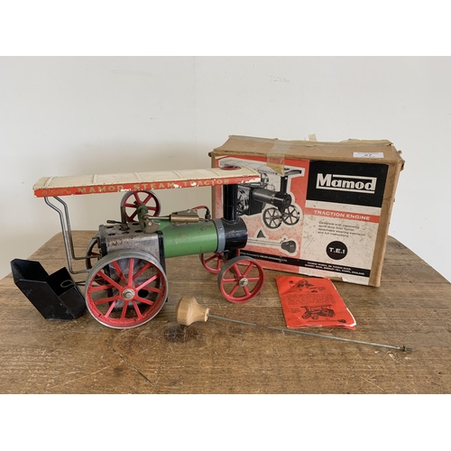 27 - A boxed vintage Mamod traction engine (playworn condition)