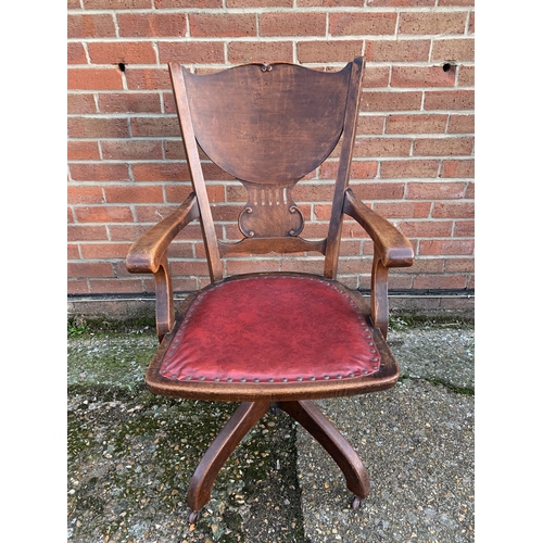 311 - An antique J.S.Ford Johnson and Company Chicago U.S.A. oak revolving office armchair with red leathe... 