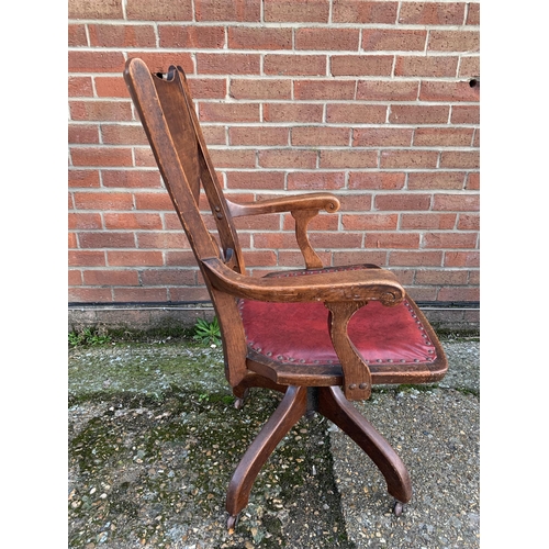 311 - An antique J.S.Ford Johnson and Company Chicago U.S.A. oak revolving office armchair with red leathe... 