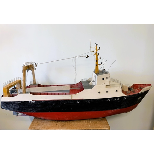 35 - A very large vintage wood and plastic constructed vessel 'Boston Blenheim Fleetwood', approx. 55