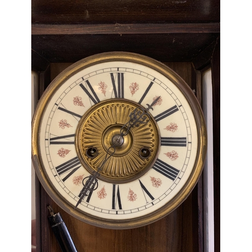 350 - A mahogany cased antique Vienna wall clock with pendulum and two keys, approx. 33