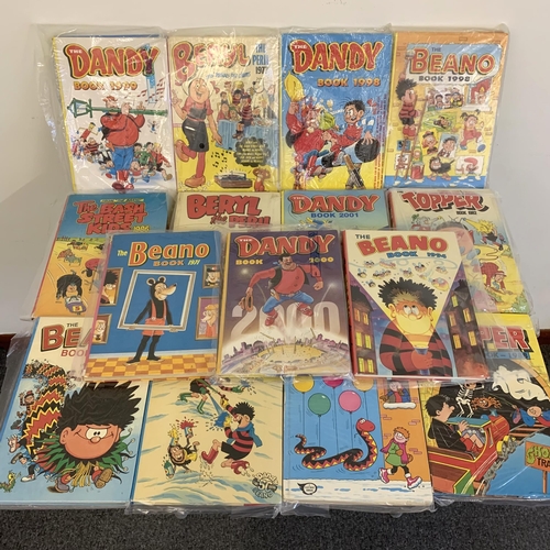 70 - Fifteen vintage Beano, Dandy etc annuals